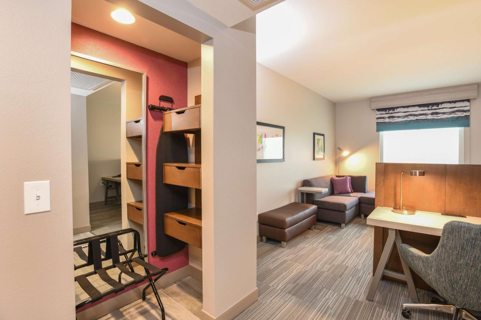 Hilton Garden Inn Cincinnati Midtown Exterior photo
